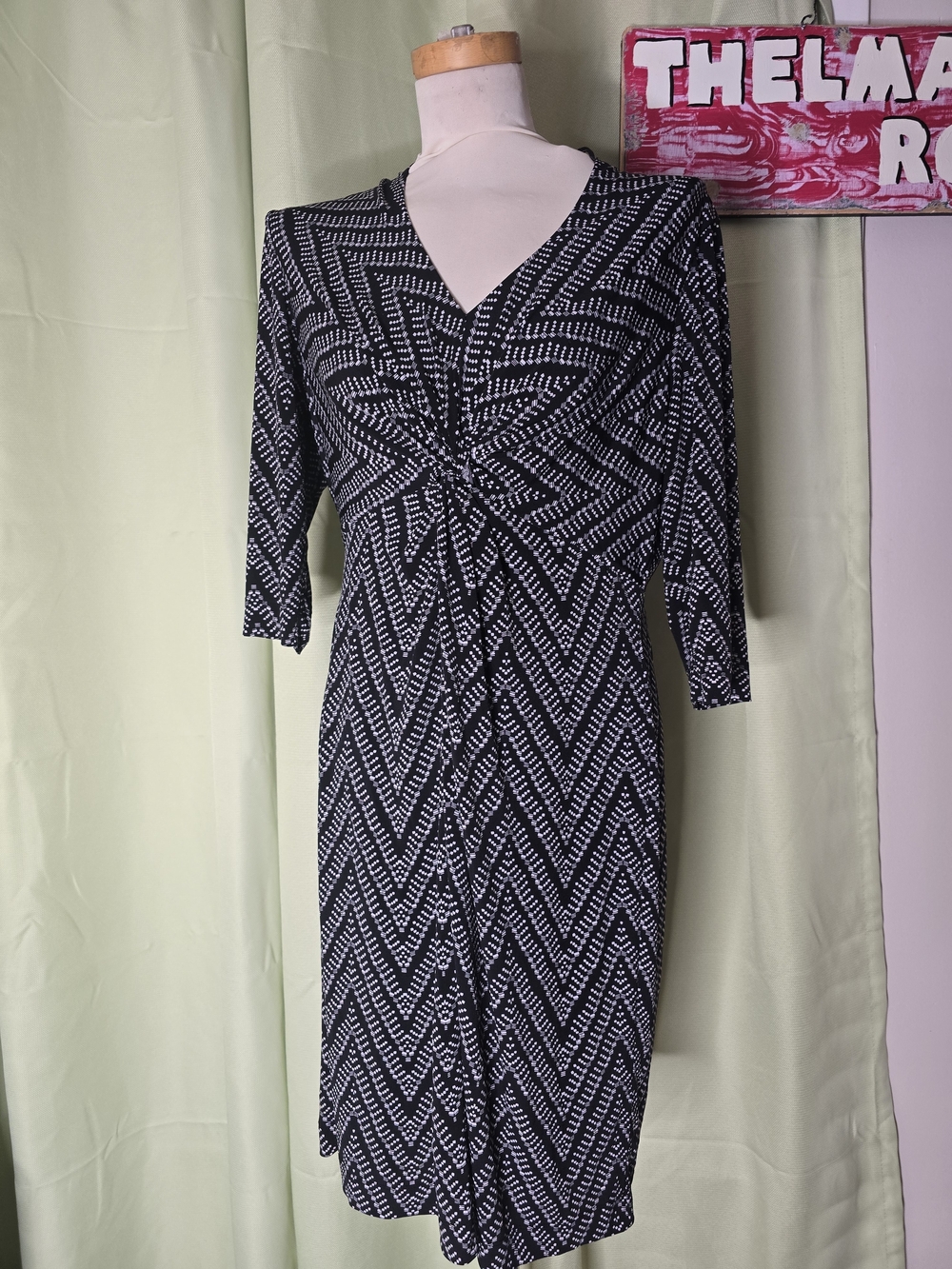 Black & White Chevron Twist-Front Women's Dress